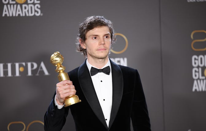 BEVERLY HILLS, CALIFORNIA - JANUARY 10: Evan Peters poses with the Best Actor in a Limited or Anthol...