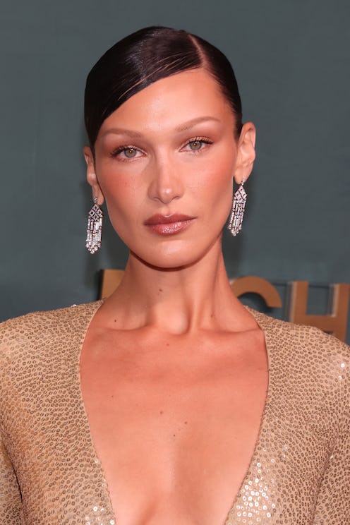 Bella Hadid's blonde curly bob is so Marilyn Monroe.