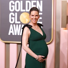 Hilary Swank works out while pregnant with twins.
