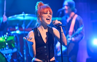 THE TONIGHT SHOW STARRING JIMMY FALLON -- Episode 1739 -- Pictured: Hayley Williams of musical guest...