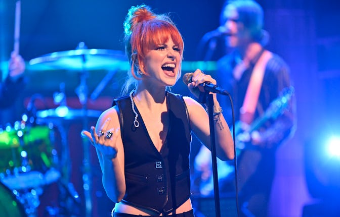 THE TONIGHT SHOW STARRING JIMMY FALLON -- Episode 1739 -- Pictured: Hayley Williams of musical guest...