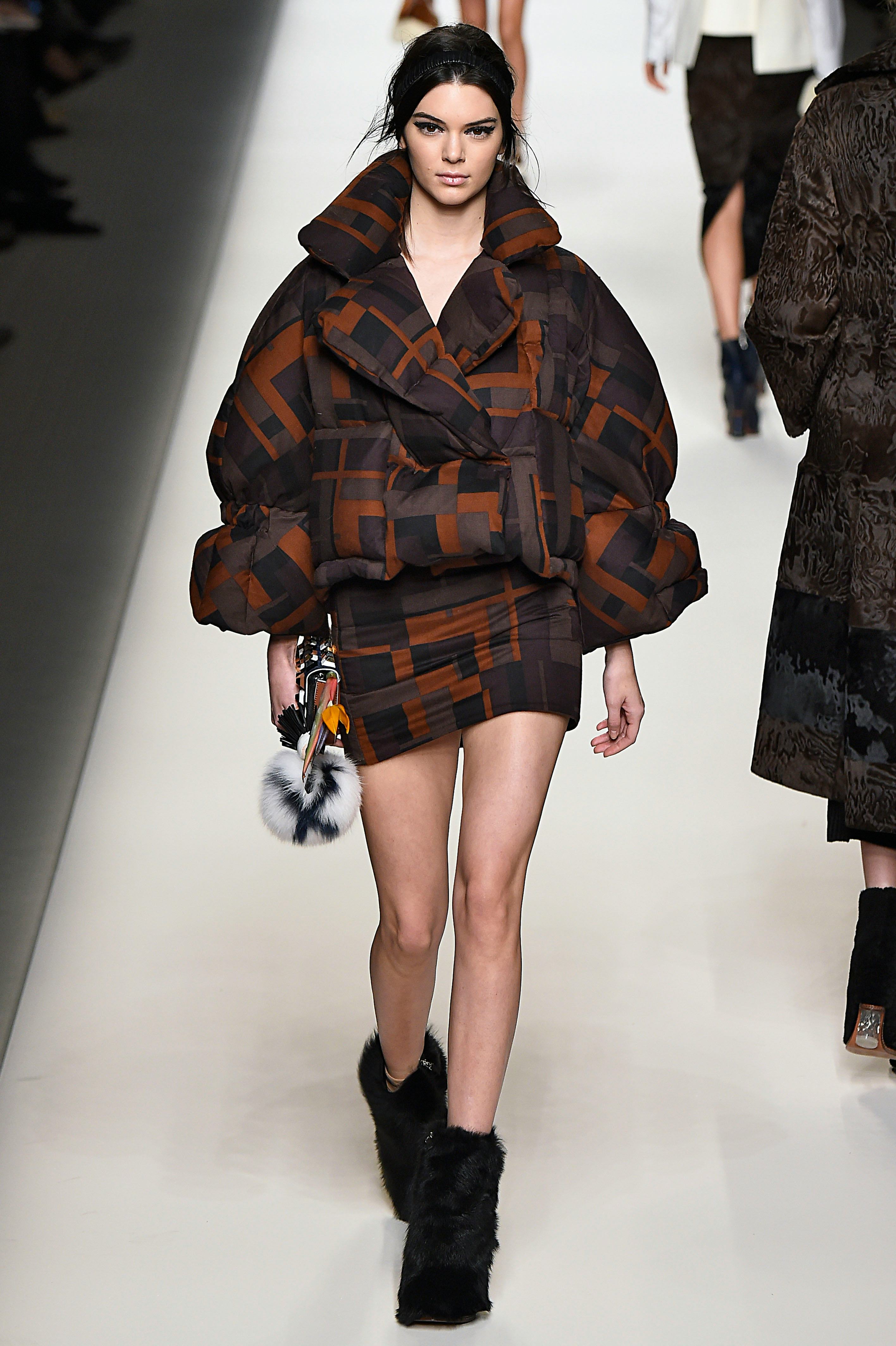 Kendall Jenner walks the runway at the Fendi show during the Milan Fashion Week Autumn/Winter 2015 o&hellip;
