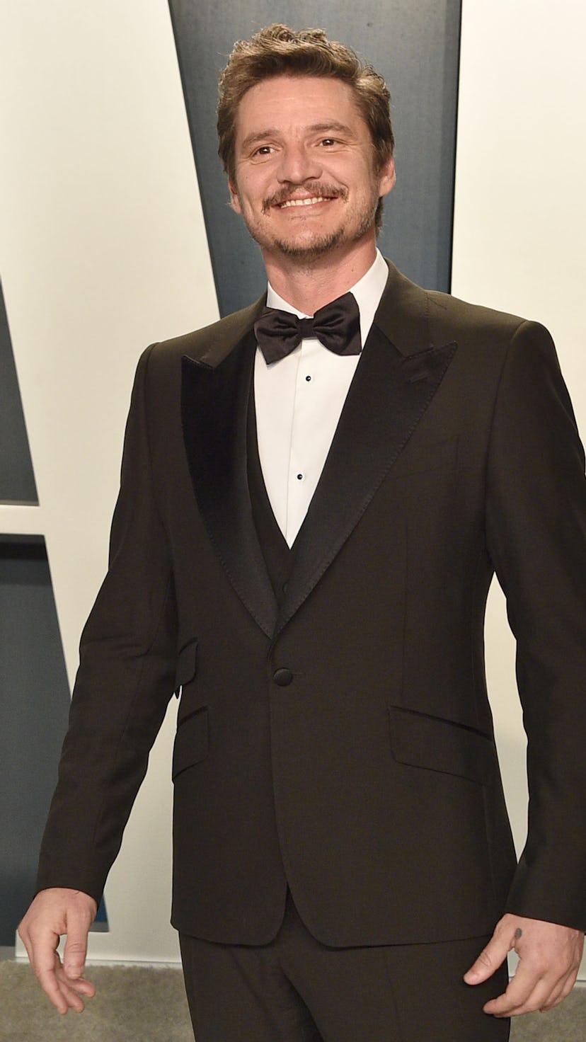 BEVERLY HILLS, CALIFORNIA - FEBRUARY 09: Pedro Pascal attends the 2020 Vanity Fair Oscar Party at Wa...