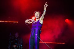 Check out these memes of Harry Styles ripping his pants on stage.