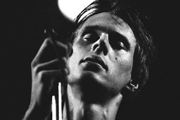 英国- 5月26日:魏尔伦的照片;艺术家-汤姆·魏尔伦的电视,会场-曼彻斯特…