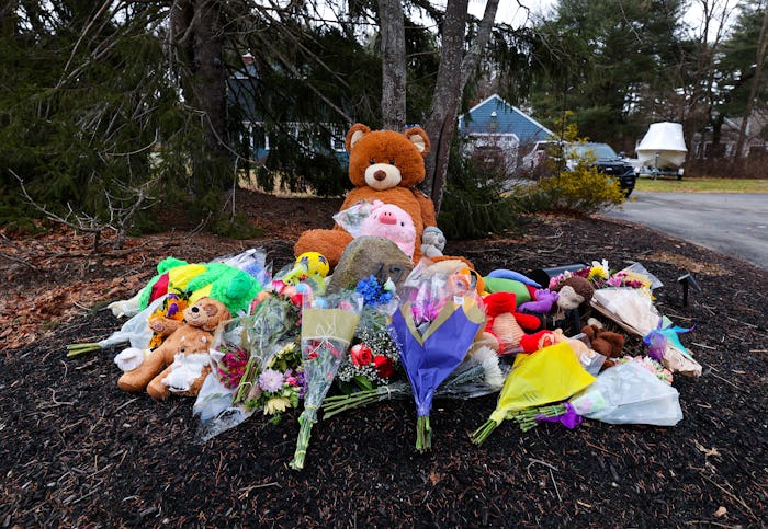 Duxbury, MA - January 26: A makeshift memorial outside the home at 47 Summer street. Lindsay M. Clan...