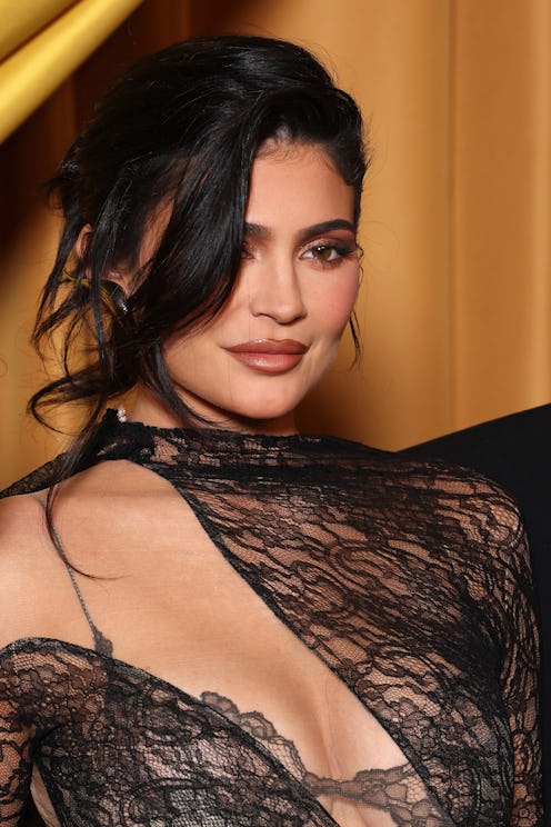 Kylie Jenner had bleached eyebrows in an Instagram picture that she posted in January 2023.