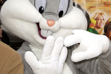 朗尼曲调的角色在“鲁尼曲调:回来行动”的全球首映式在格劳曼的Chi…