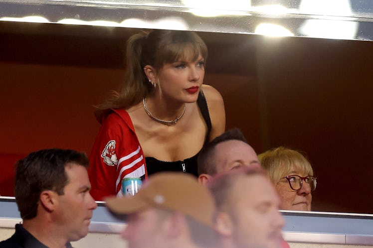 Taylor Swift drinking a tequila soda at the Kansas City Chiefs and the Denver Broncos game. 