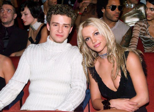 NEW YORK - SEPTEMBER 07: Singers Britney Spears and Justin Timberlake in the audience at the 2000 MT...