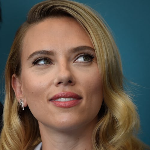 Scarlett Johansson side-part bob at press conference