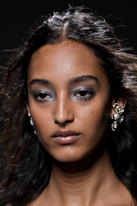 Fall’s Shimmery Silver Eyeshadow Trend Ensures You’re Party-Ready At ...