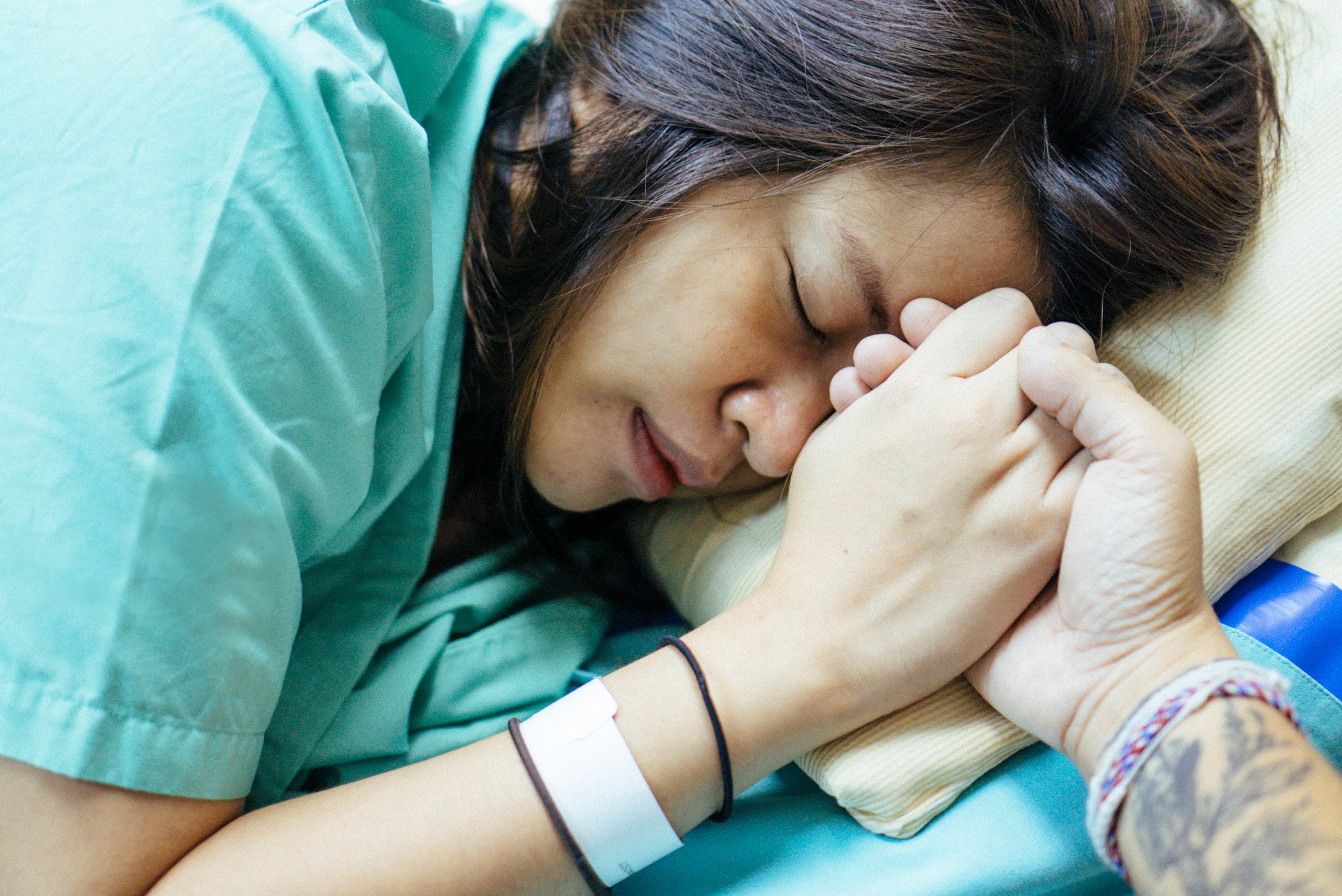 30 Birth Affirmations For Comfort & Confidence During Labor
