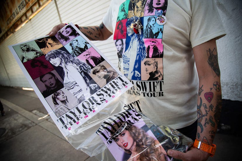 A fan shows a poster with the image of US superstar Taylor Swift before her presentation at the Foro...