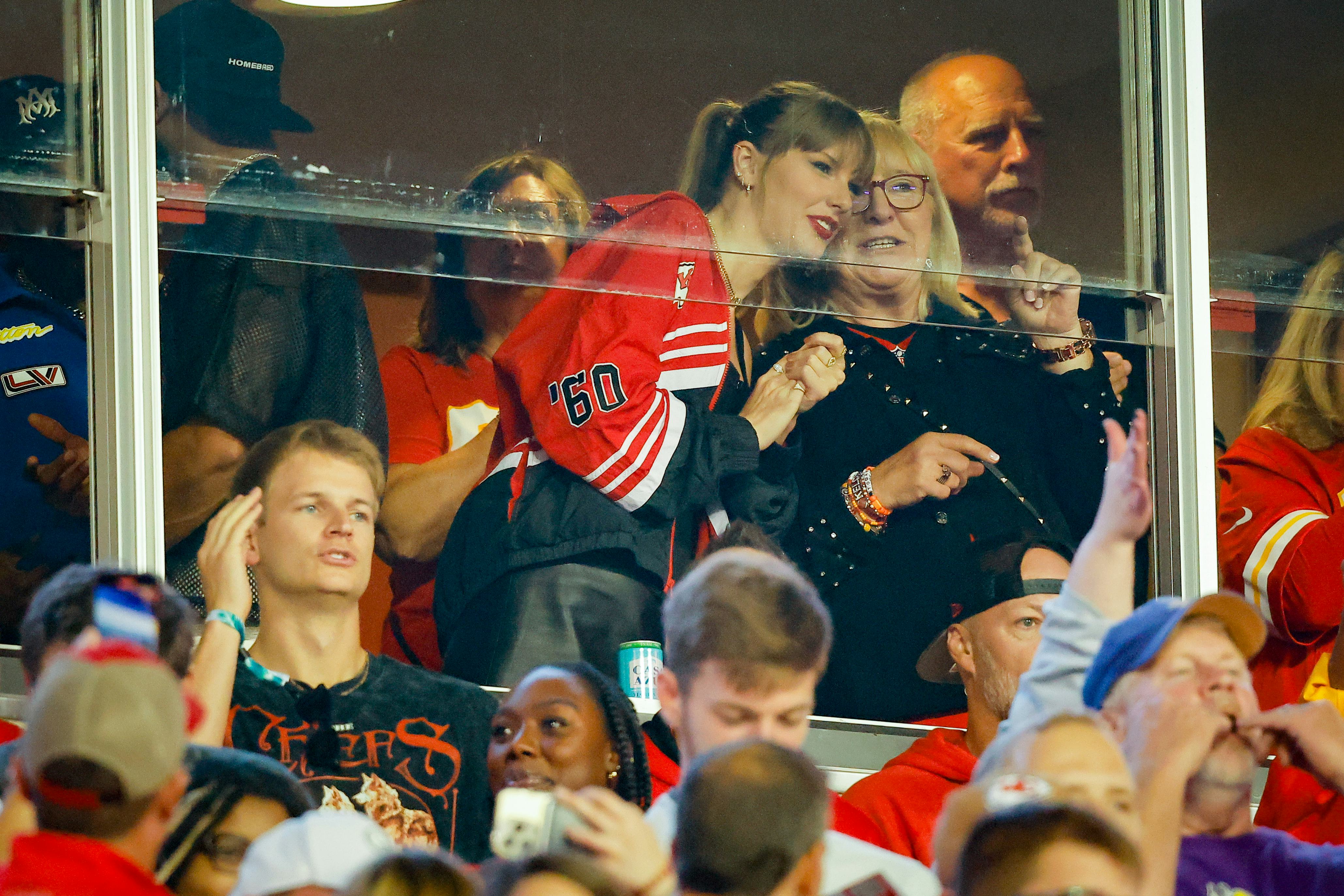 Taylor Swift and Donna Kelce talk before the game between the Kansas City Chiefs and the Denver Bron&hellip;