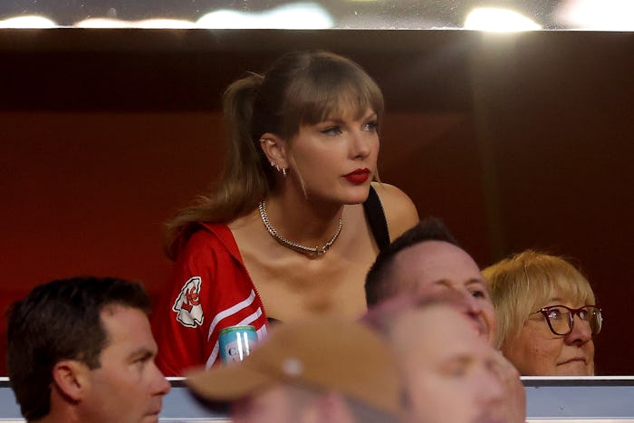 KANSAS CITY, MISSOURI - OCTOBER 12: Taylor Swift and Donna Kelce look on before the game between the...