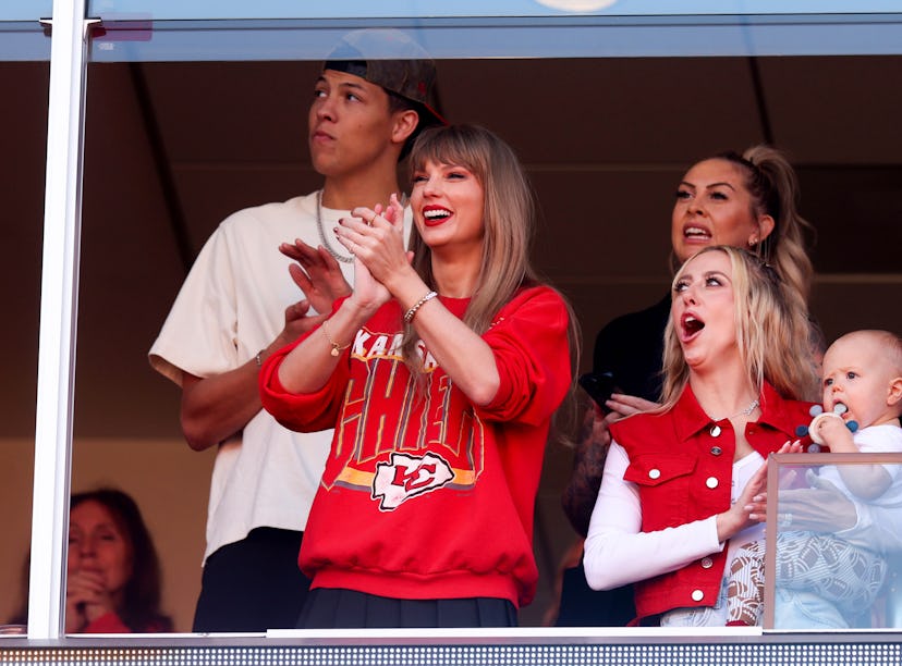 Taylor Swift wore a sweet nod to her new boyfriend, Travis Kelce, during his football game on Oct. 2...