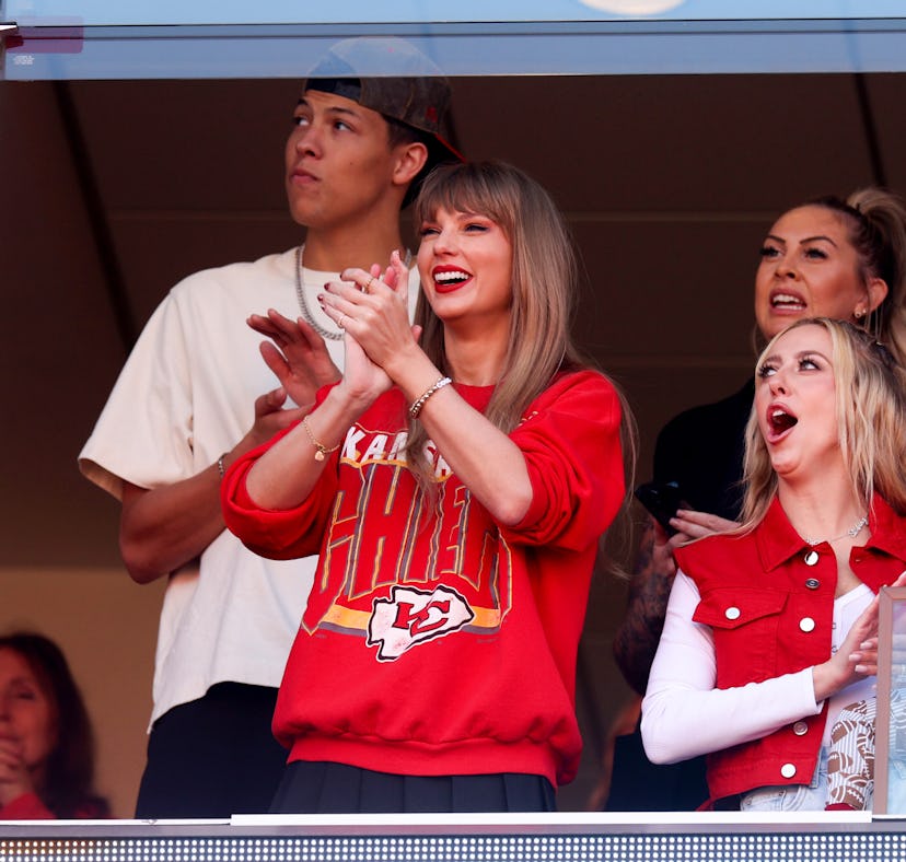 Taylor Swift wore a sweet nod to her new boyfriend, Travis Kelce, during his football game on Oct. 2...