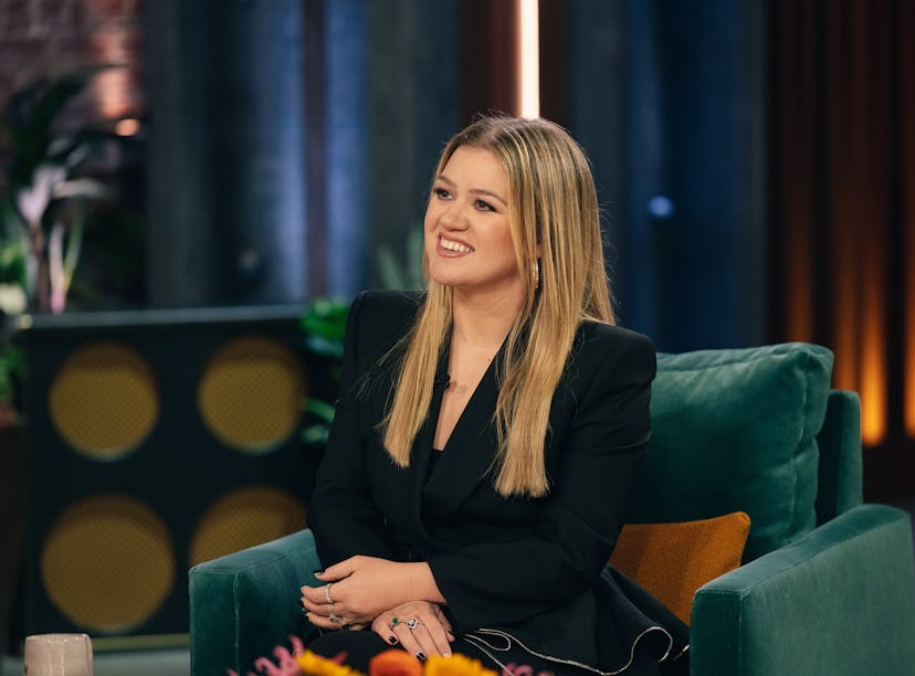 Kelly Clarkson cleared up a comment she made about Taylor Swift dating Travis Kelce.