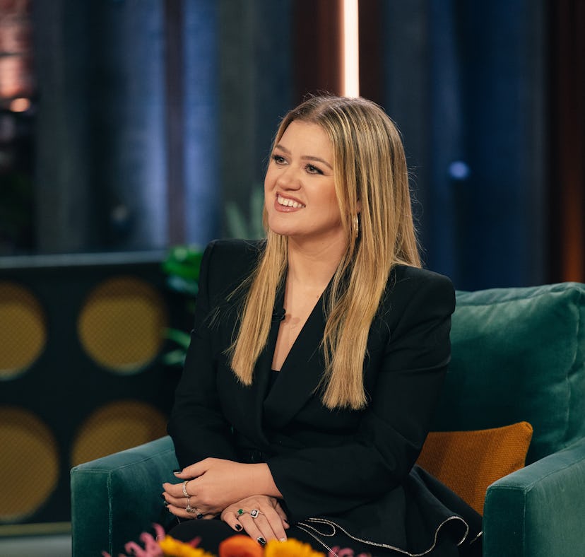 Kelly Clarkson cleared up a comment she made about Taylor Swift dating Travis Kelce.