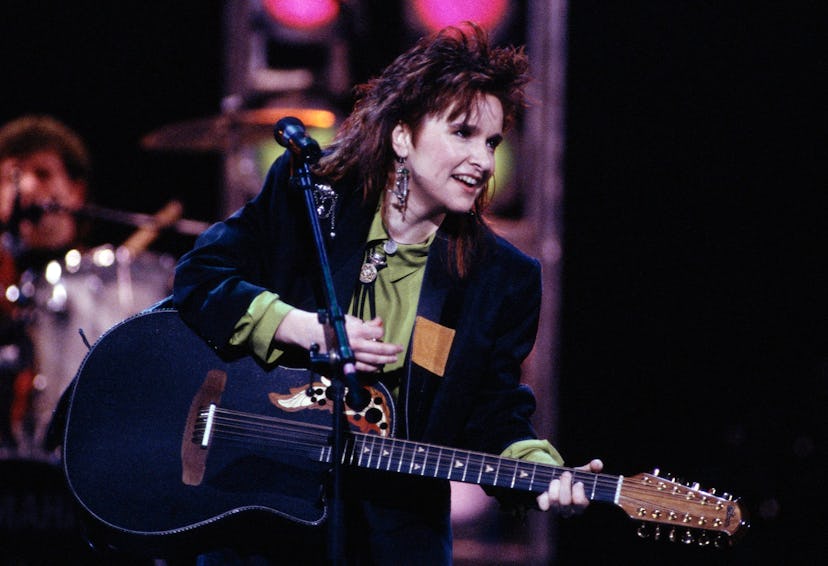Melissa Etheridge performing at the 1989 Grammy Awards.
