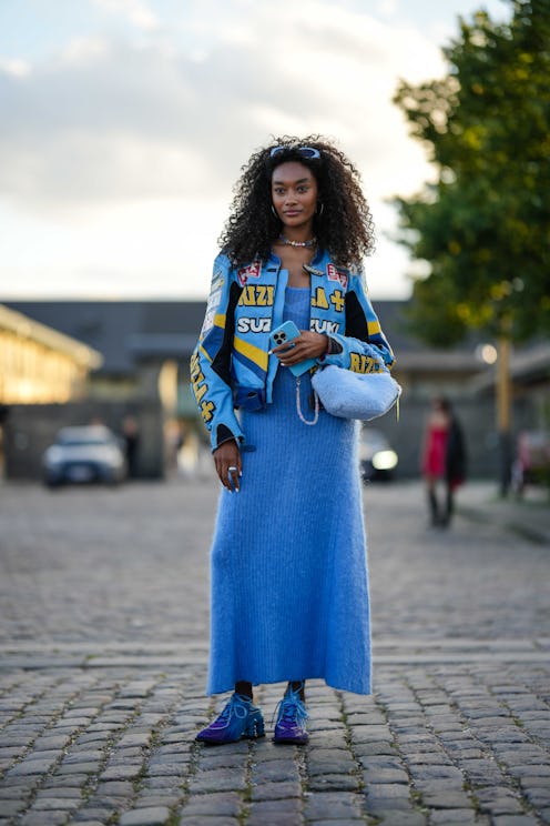 how to wear colorful sneakers