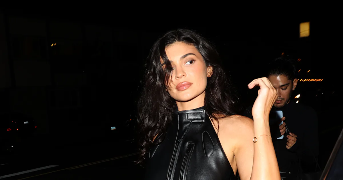 Kylie Jenner Twinned With Kendall Jenner & Hailey Bieber for a Leather-Clad Girls Night Out Kylie Jenner Twinned With Kendall Jenner & Hailey Bieber for a Leather-Clad Girls Night Out