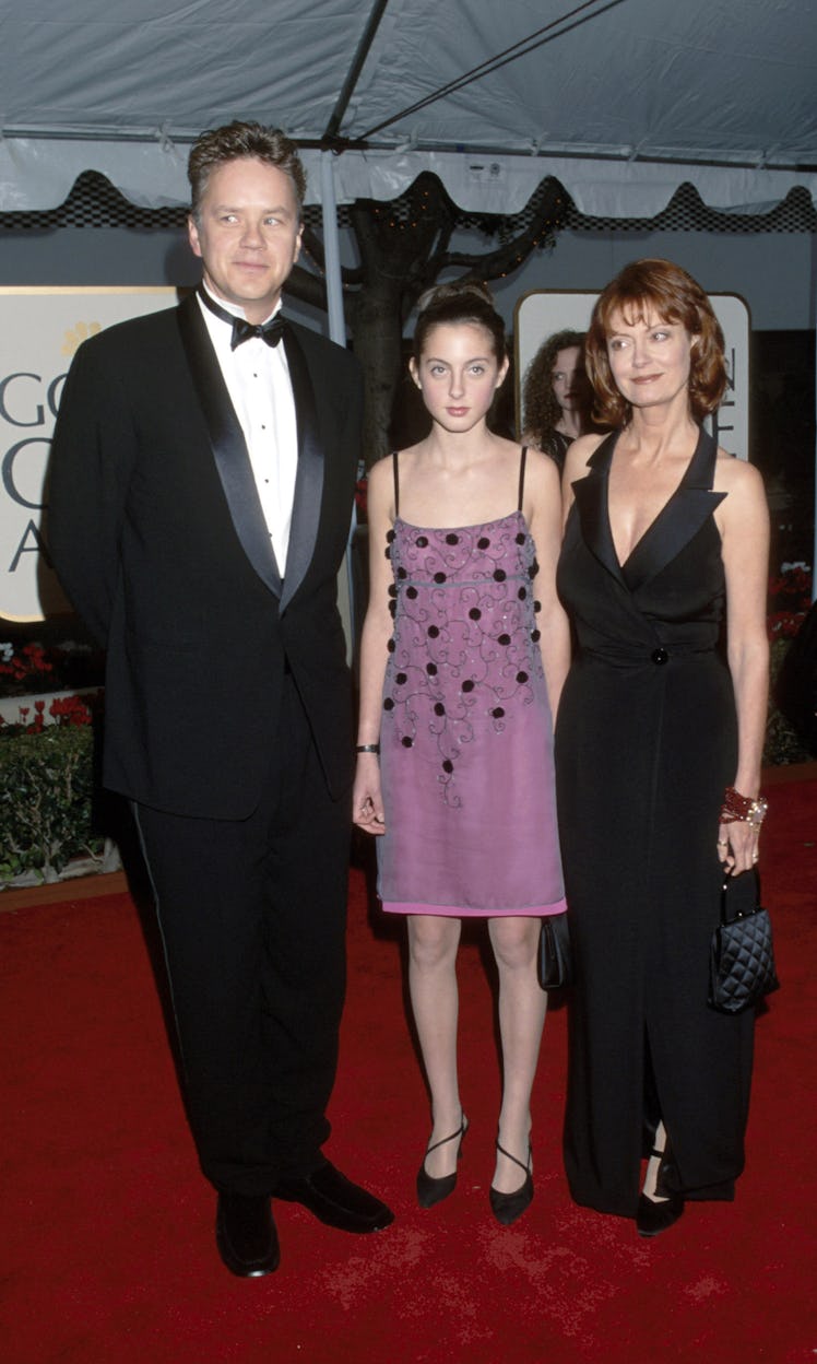 Tim Robbins, Susan Sarandon & daughter during The 56th Annual Golden Globe Awards - Red Carpet at Be...