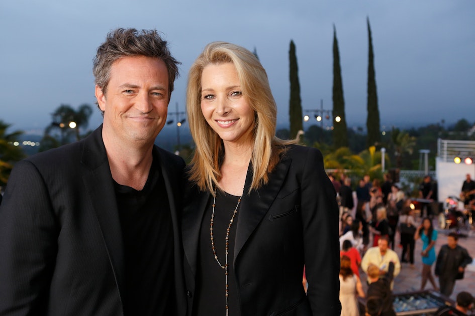 Lisa Kudrow Pays Tribute To Friends Co Star Matthew Perry