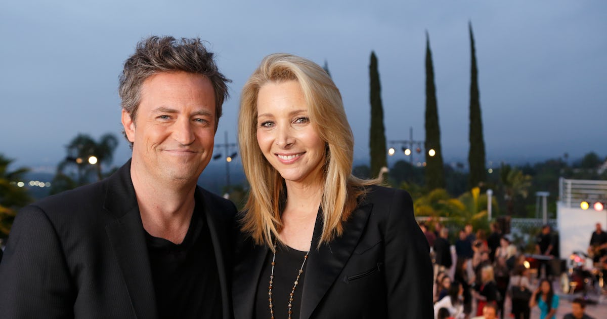 Lisa Kudrow Pays Tribute To 'Friends' CoStar Matthew Perry