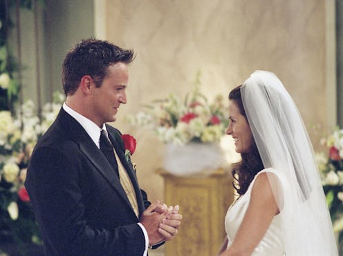 Matthew Perry and Courteney Cox on 'Friends.' Photo via Getty Images