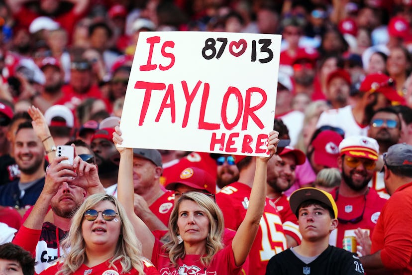 KANSAS CITY, MISSOURI - SEPTEMBER 24: A fan Taylor swift holds u a sign during a game between the Ch...