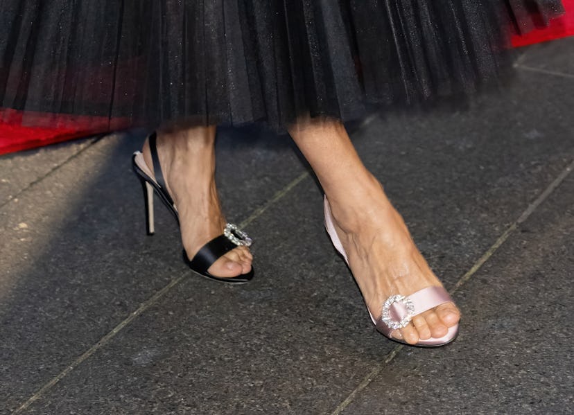 Sarah Jessica Parker's mismatched sandals at the New York City Ballet's 2023 Fall Gala. 