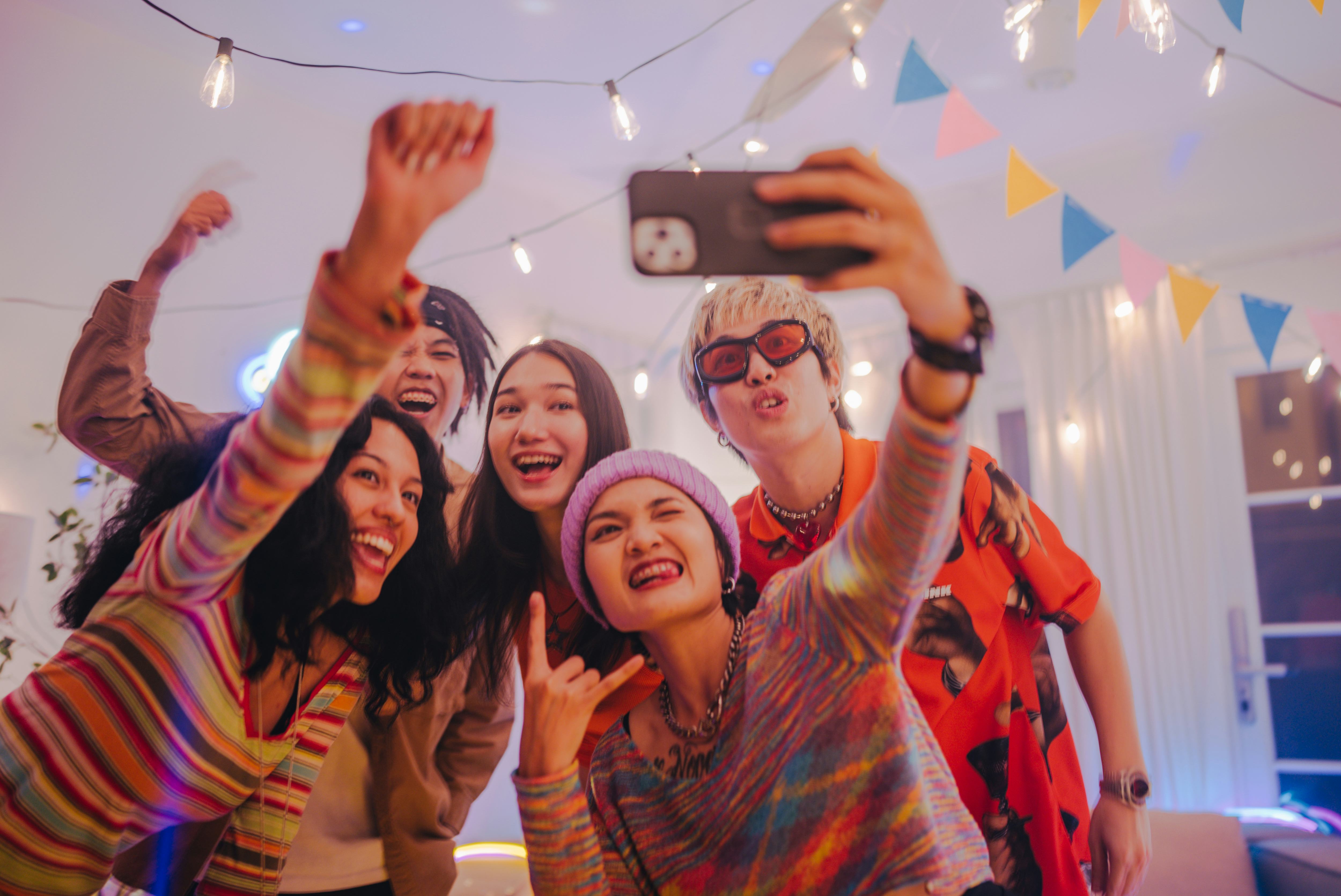 Here&rsquo;s when Geminis should introduce their partner to their friends, according to an astrologer.