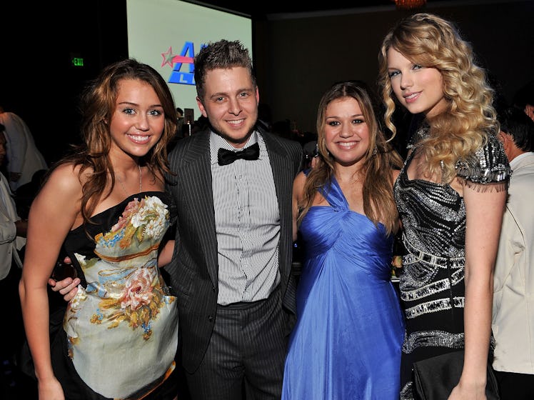 Kelly Clarkson and Taylor Swift seemingly first met at the 2009 Grammy's Salute To Industry Icons ev...