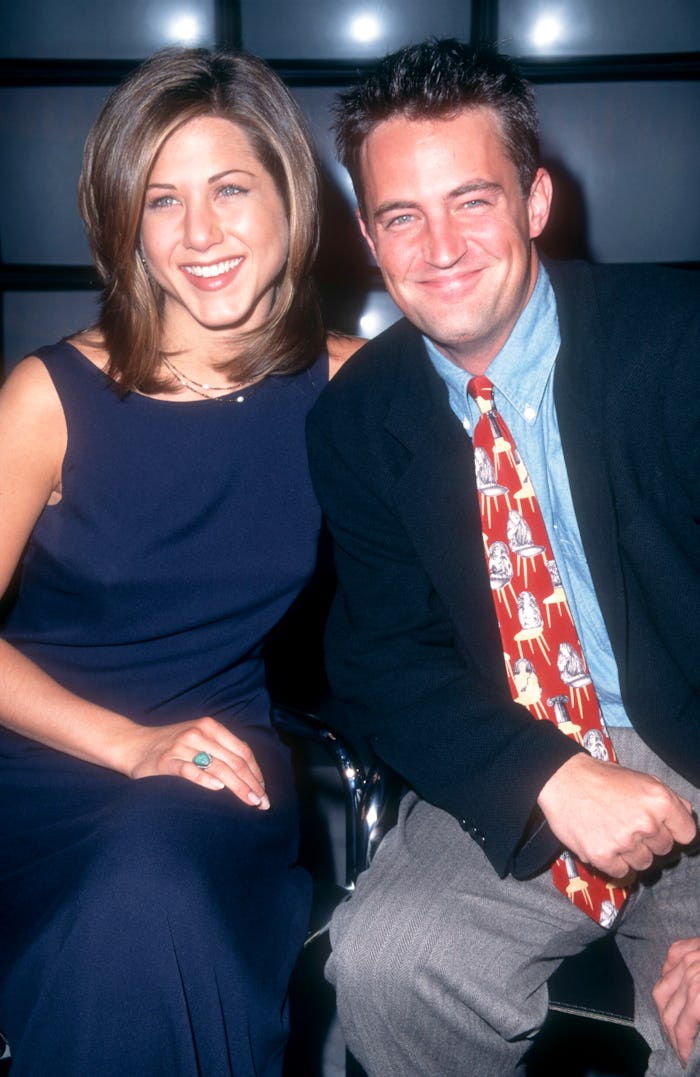 NEW YORK, NY - 1995:  American actress Jennifer Aniston and Canadian-American actor Matthew Perry of...