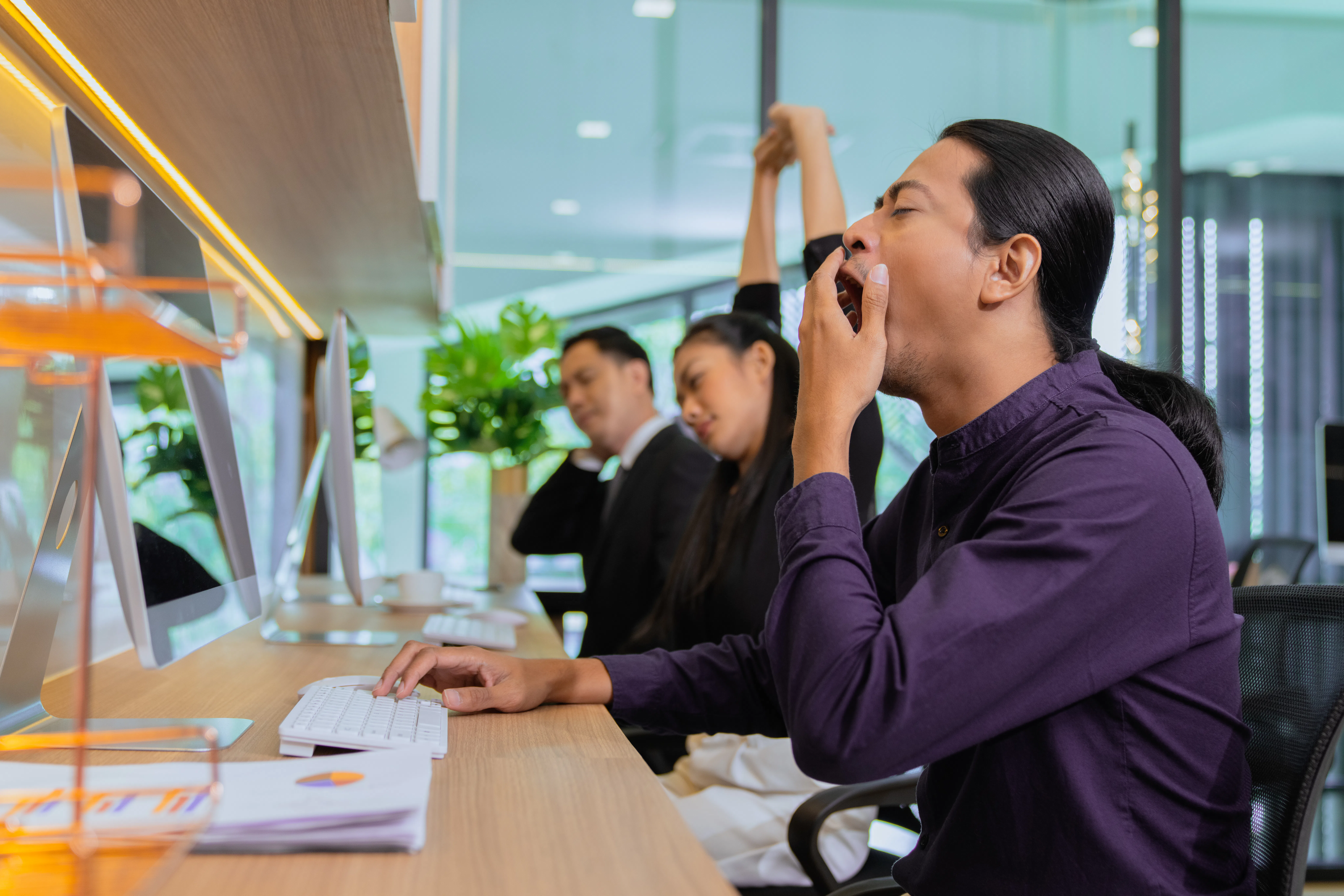 19 Signs Your Work Environment Is Toxic & Affecting You Negatively