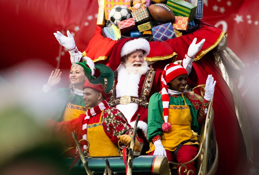 NEW YORK, NEW YORK - NOVEMBER 24: Santa Claus attends the 2022 Macy's Thanksgiving Day Parade on Nov...