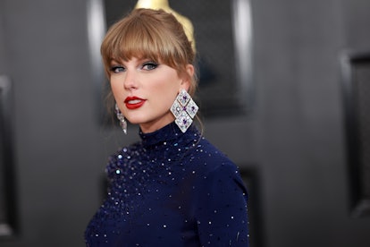 Taylor Swift red liquid lipstick Grammys 2023