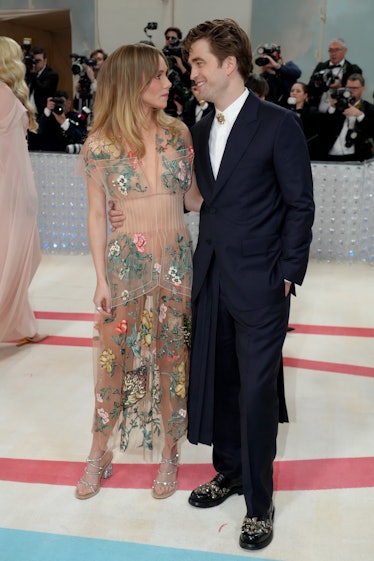 Suki Waterhouse and Robert Pattinson attend the 2023 Met Gala Celebrating "Karl Lagerfeld: A Line Of...