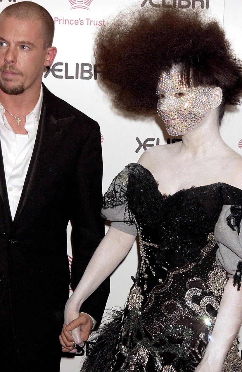 UNITED KINGDOM - OCTOBER 15:  Alexander Mcqueen And Bjork, Fashion Rocks For The Princes Trust  (Pho...