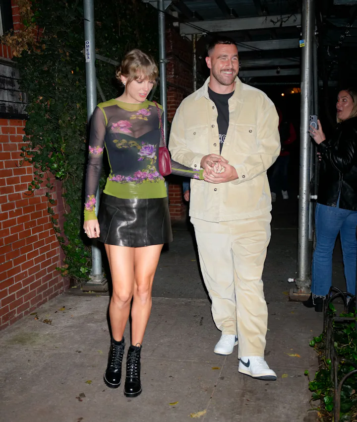 NEW YORK, NEW YORK - OCTOBER 15: Taylor Swift and Travis Kelce have dinner at Waverly Inn on October...