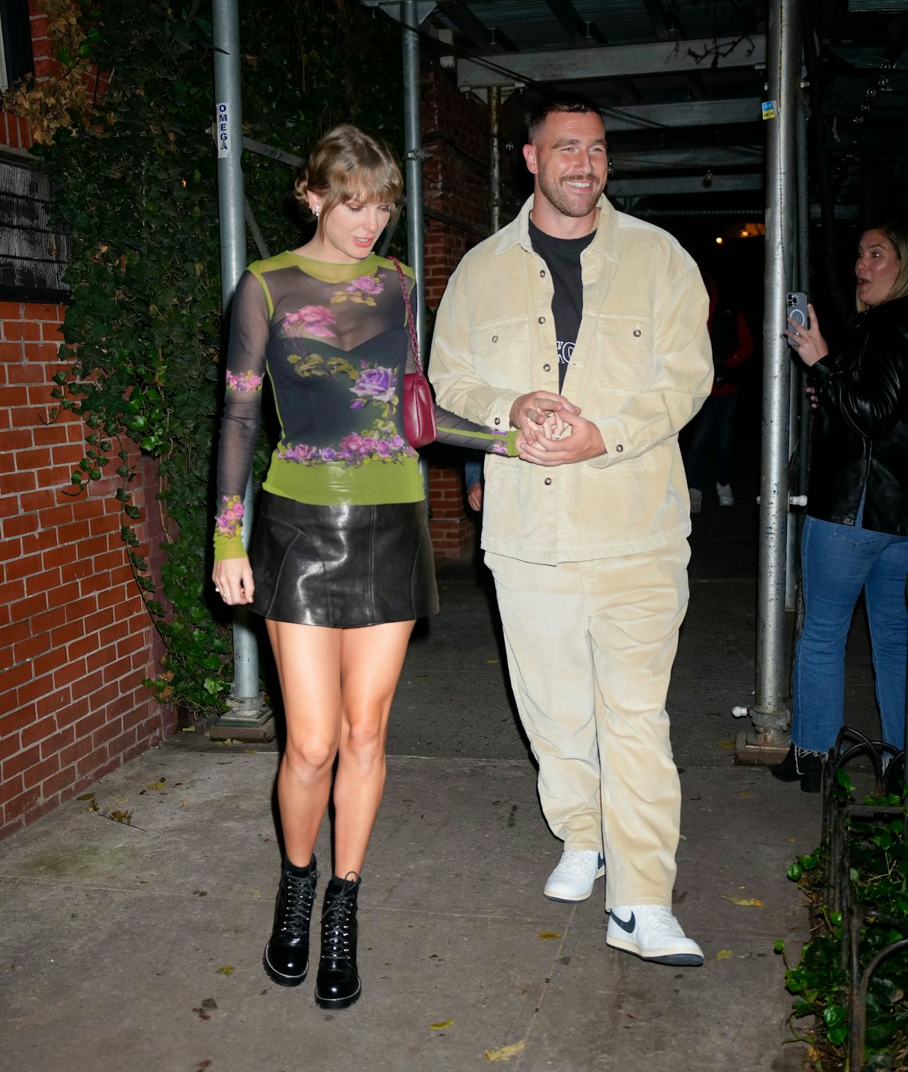 NEW YORK, NEW YORK - OCTOBER 15: Taylor Swift and Travis Kelce have dinner at Waverly Inn on October...