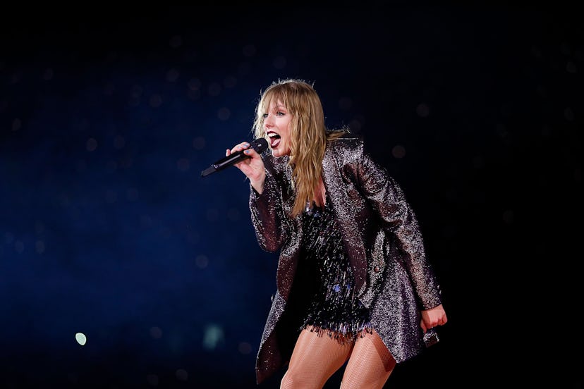 This Reputation TV Theory About Cake & November 26 Is Going Viral