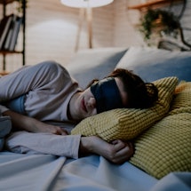 How to stop waking up in the middle of the night, according to a sleep expert.
