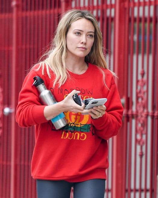 Hilary Duff’s workout includes wearing a weighted vest while doing the 12-3-30.