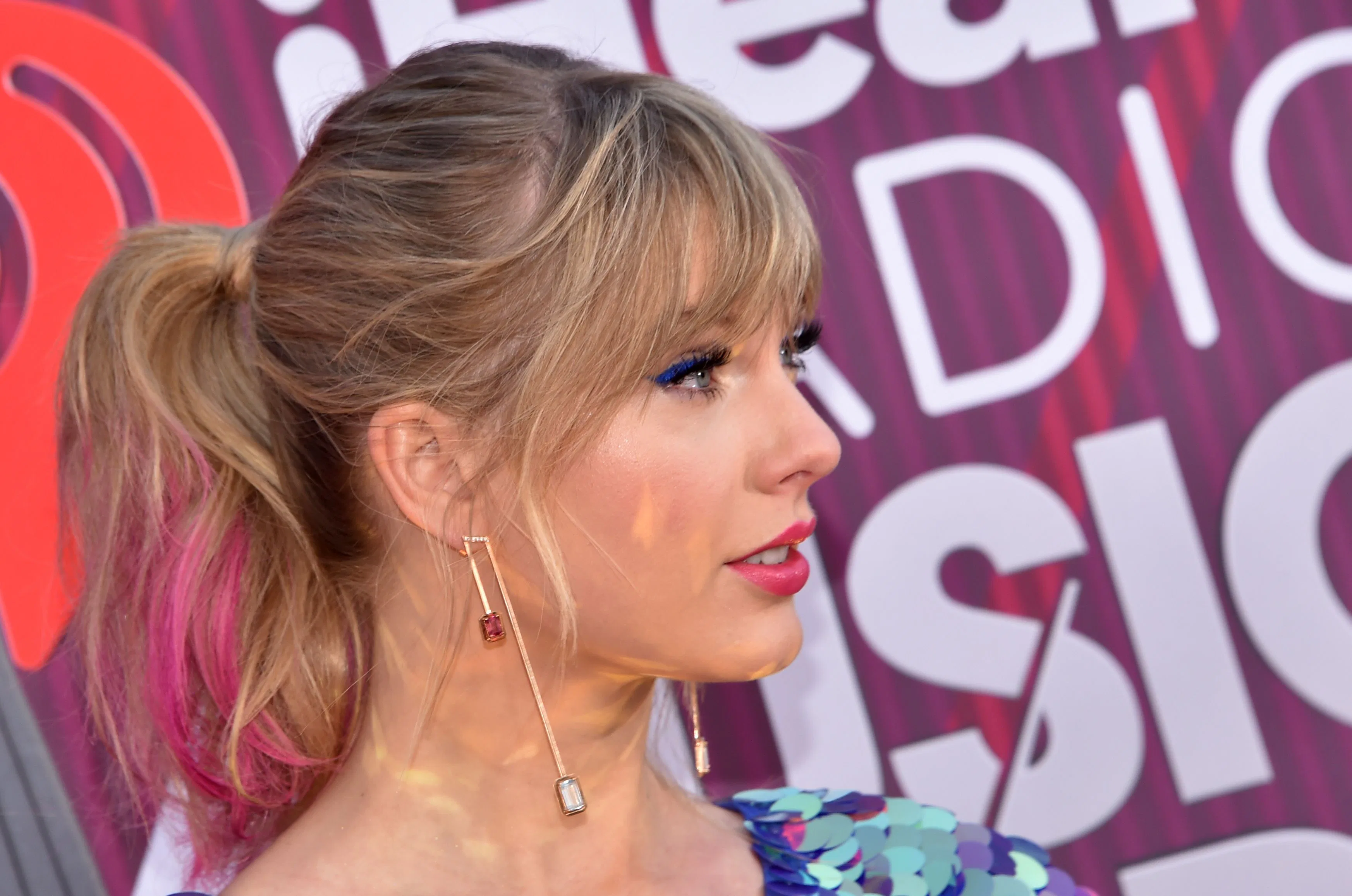 Taylor Swift's Beauty Evolution Is A Journey Through Each Of Her Eras