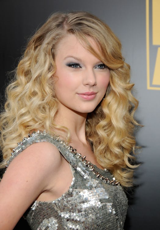 Taylor Swift smoky eye makeup fearless era 2008