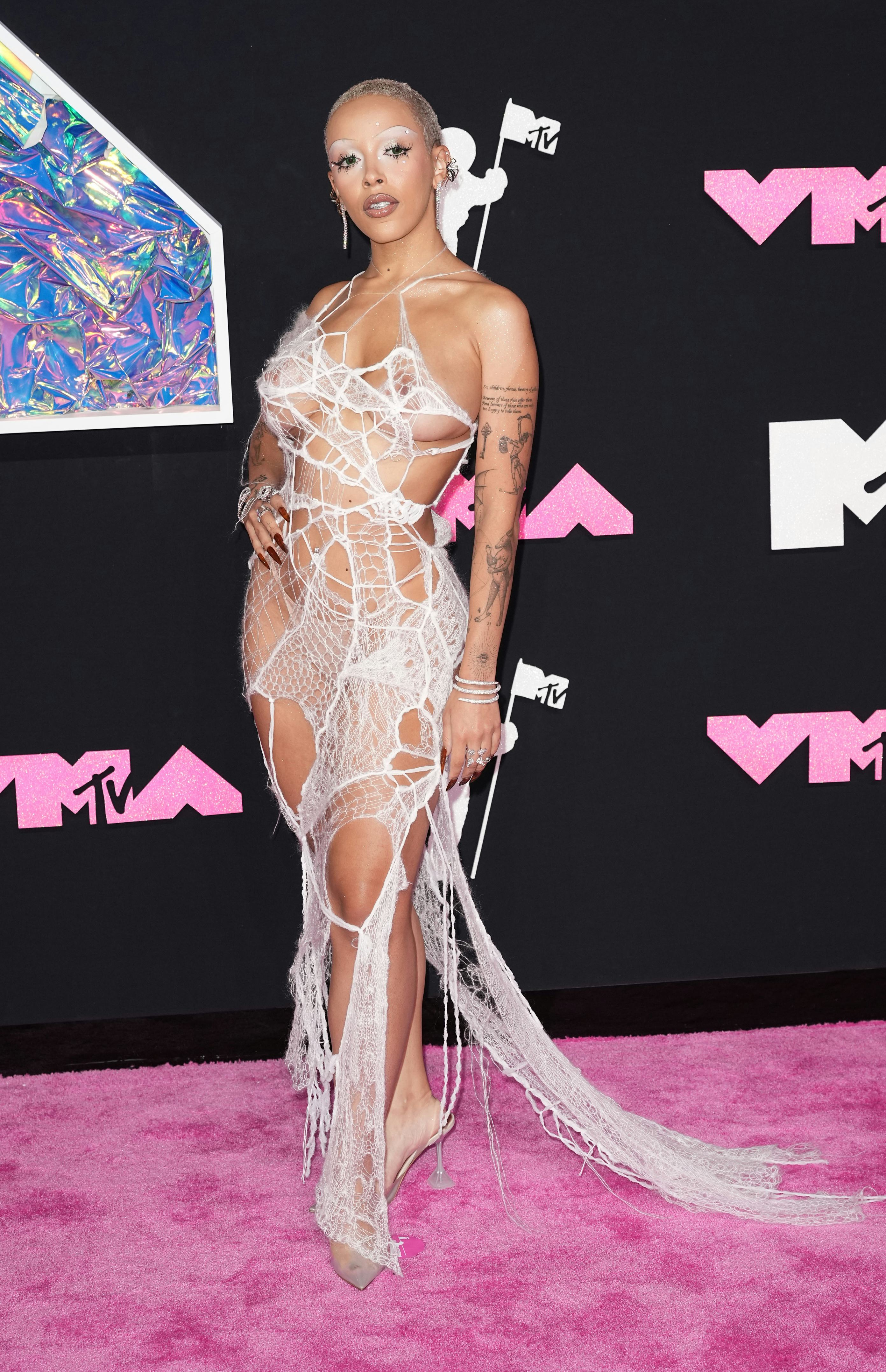 Doja Cat joined the &ldquo;naked clothing trend&rdquo; at the 2023 MTV Music Video Awards with a barely-there Mo&hellip;