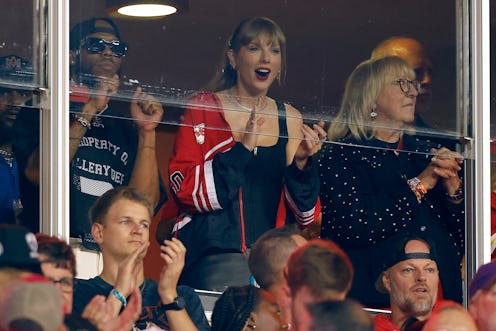 KANSAS CITY, MISSOURI - OCTOBER 12: Taylor Swift and Donna Kelce cheer before the game between the K...